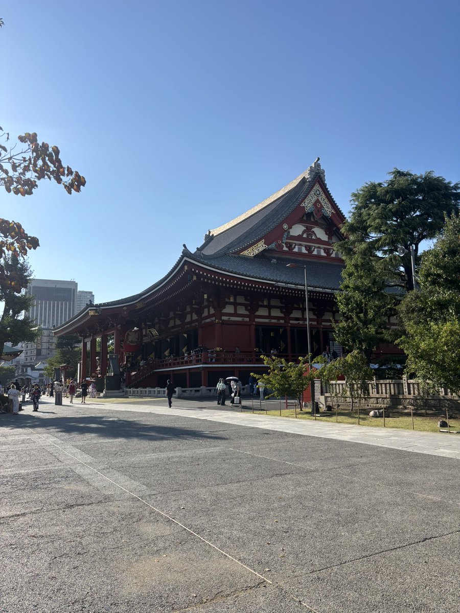 genkakeru's tweet photo. やっぱ浅草って良いよね〜🤙
たまに通ると立ち寄り黄昏れね

外人さん多いな👨🏽👩🏼‍🦱👨🏿‍🦳👨🏻‍🦲👲🧕🏿

ザ日本って感じなのかね？

しかし今日はナマラ暑い🫠 https://t.co/4ChL6BQVXX