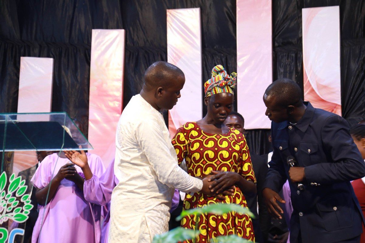 RhemaChristos's tweet photo. The SPECIAL MIRACLES NIGHT SOROTI EDITION!
God showed up &amp; showed off💃
We witnessed marvellous miracles ; deaf ears opened, tumors disappeared &amp; many other infirmities were instantly.

All glory and honour to God for entrusting us with the work of ministry.

#BoldWitnessing https://t.co/LjM4JGTn6E