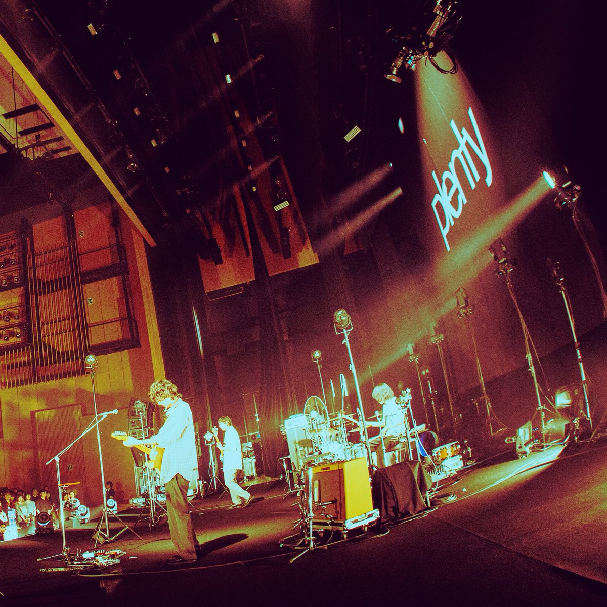 _plentyofficial's tweet photo. 7月7日 LINE CUBE SHIBUYA(渋谷公会堂)で開催した

再始動後 初ワンマンライブ
「plenty re:birth」
ライブ音源を

明日8月26日(水) 0:00〜
［今夜24:00〜］
配信リリース決定！

https://t.co/zKHij2PQZM https://t.co/BkvYmk1JLC