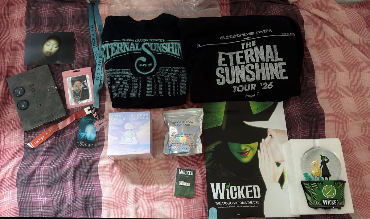 itrygraphics's tweet photo. london haul :’) https://t.co/L37aAFReoJ