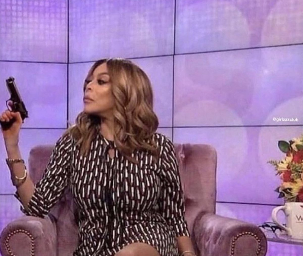 Nexiraluv's tweet photo. Nobody:
Me on my period: https://t.co/Q296qa087n