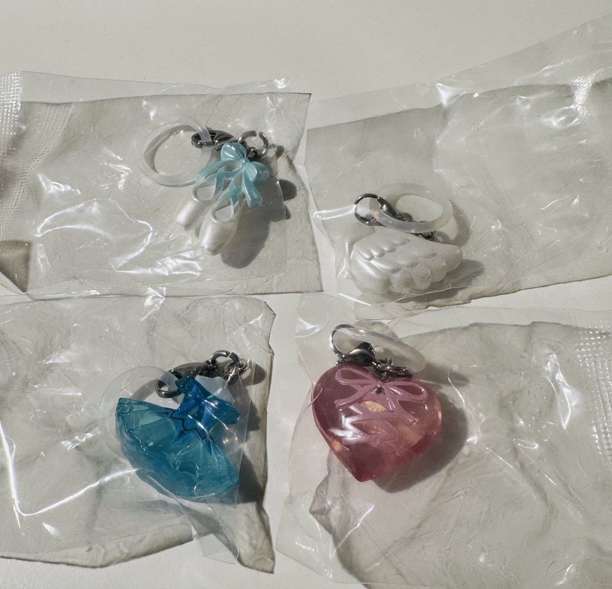ticketkureyo's tweet photo. バレエモチーフ めじるしアクセサリー2 交換

【譲】画像参照

【求】トゥシューズ(ライトピンク)＞チュチュドレス(ホワイト)

都内手渡し希望いたします。
検索からでもお気軽にお声掛けください。 https://t.co/NfWiH7mgNR