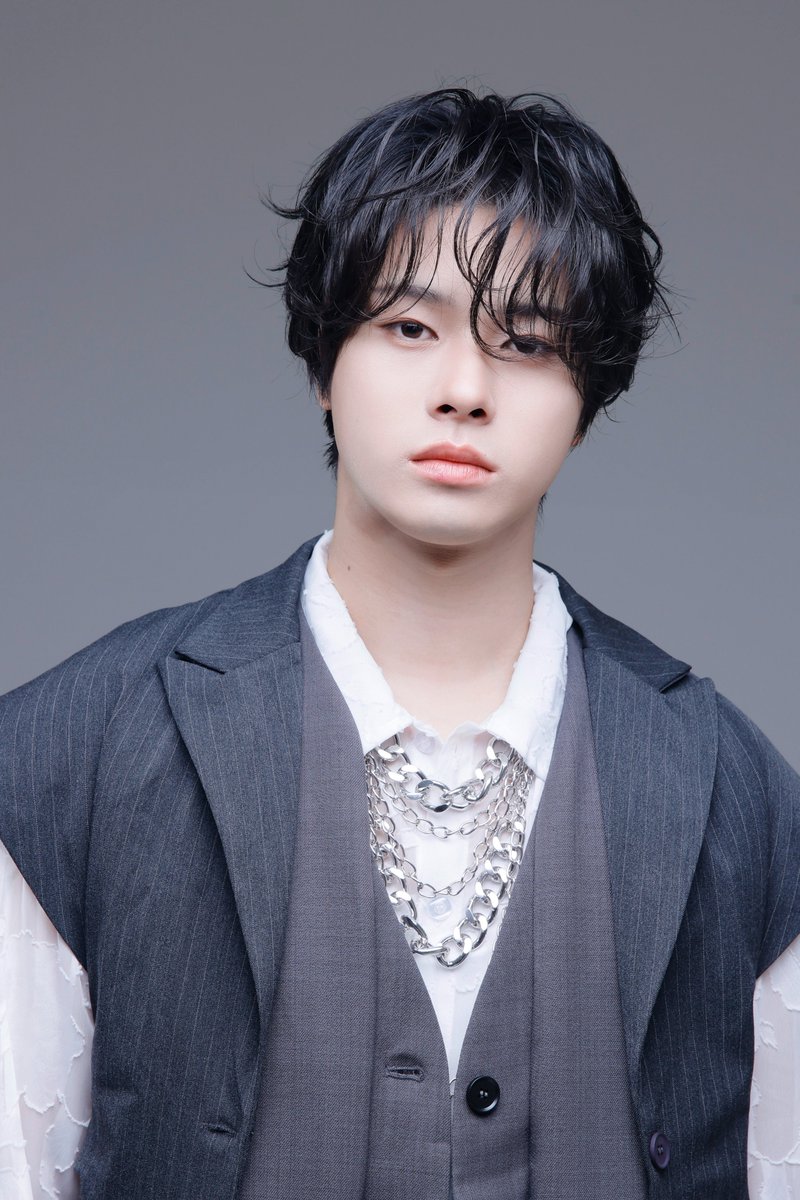 SEVENIC_JP's tweet photo. ＼タイムテーブル公開！⏰／

8/26(水) 19:10頃スタート
リョウ（@sevenic_ryo） Birthday 約12時間生配信
『今日はリョウからの恩返し〜26歳も宜しくなり〜』

気になるタイムテーブルを解禁🦕
お好きな時間帯にぜひチェックしに来てください！

🗓 8/26(水) 19:10頃 〜 8/27(木) 7:00頃
▼配信URLはこちら👇
https://t.co/EJOwpTrp73

#SEVENIC #倉クラ拡大SP