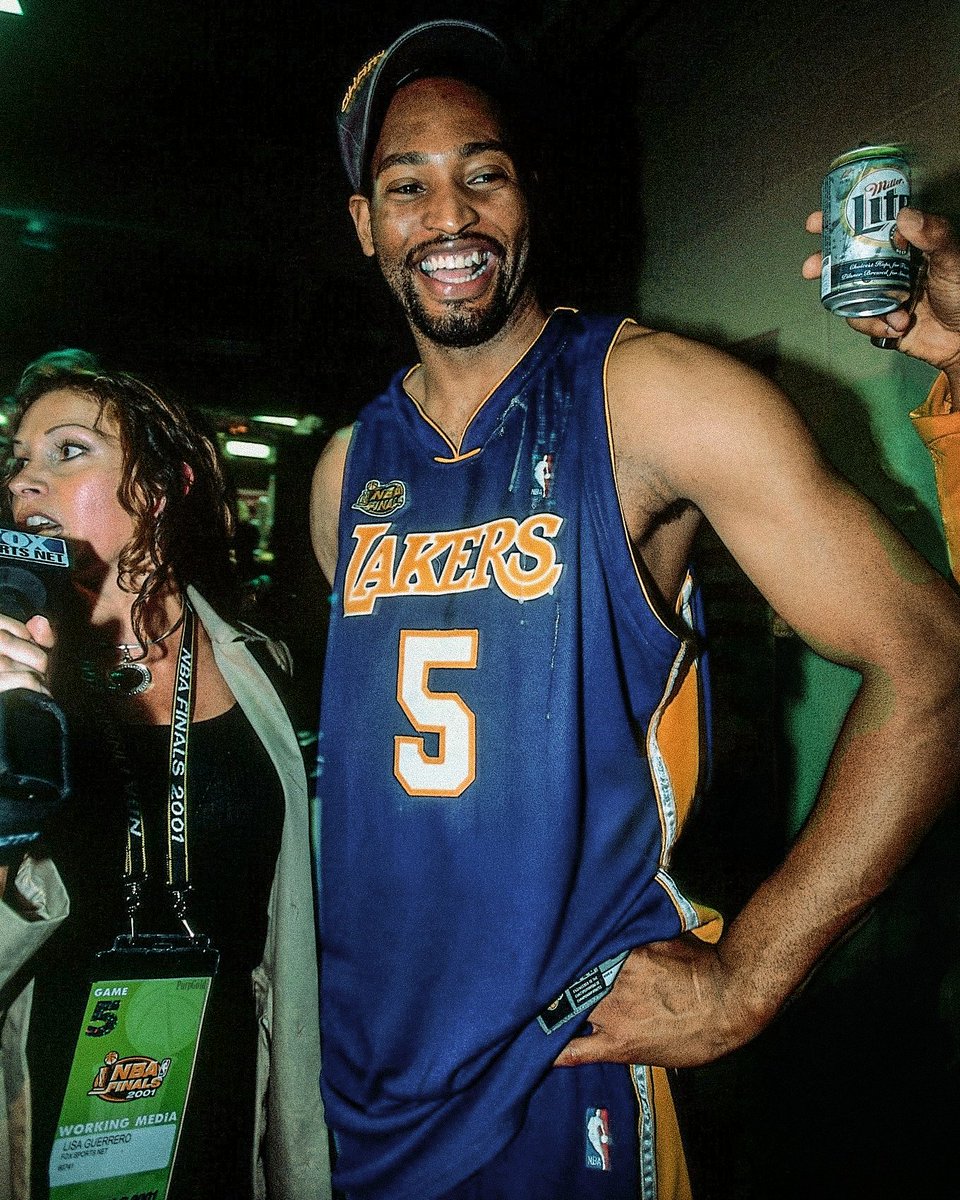 PurpGoldLakers tweet picture