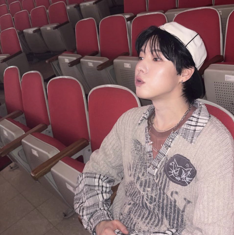 romS2onewe's tweet photo. •3• https://t.co/Dh147RQvjr