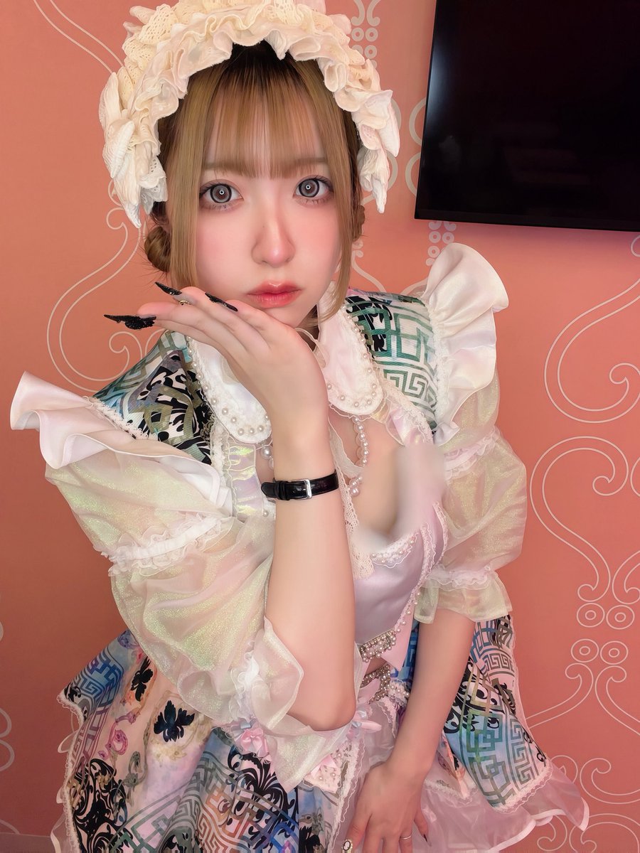 choco_maimayo's tweet photo. \  おきゅいん🌟  /

17:00〜23:00まで❕
今日は白色🤍 https://t.co/woSie6Tg01