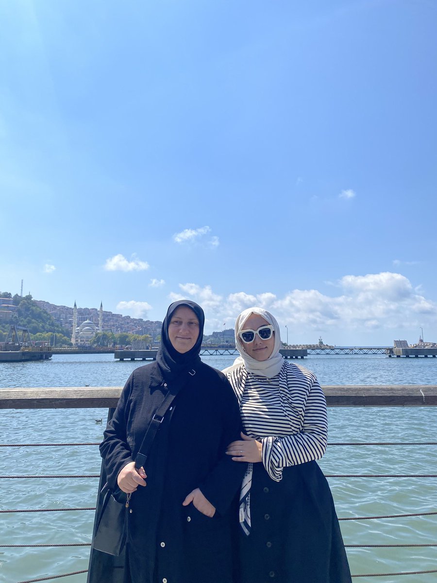 hareviiim's tweet photo. günaydın.. hastane koridorları keşfetmekten caddelerini keşfetmeye, kafeterya kahvesinden deniz manzaralı kahvelere terfi ettik çok şükür.. dularınıza talibiz.. annecik kuzucuk, geziyooos.. https://t.co/00EdsKa4f9
