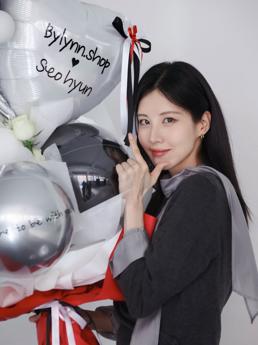 SeohyunData's tweet photo. 📷 #서현 | Seohyun behind the scenes of BYLYNN SHOP advertisement campaign via Management Kkum (4) https://t.co/kF9N6Nx9sz