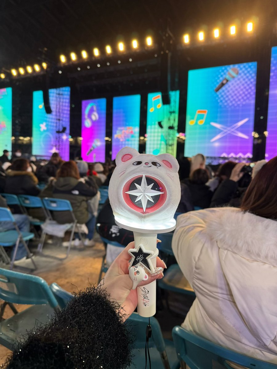 ji2L_i_'s tweet photo. ミューバンの時の座席構成ですが
アリーナP17ブロック12列３番
銀テとれました‼️ご参考までに😌
#国立 #座席 https://t.co/OprjMJ3Q8g
