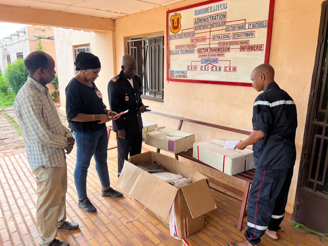 CICR_Mali's tweet photo. #Koutiala: Formation des agents des FDS (Protection civile-DRPC, Police, FAMA) à la gestion digne des dépouilles mortelles.
✔️ Identification & respect des défunts
✔️ Retour d'informations aux familles
L'atelier s'est achevé par un don de matériel & de sacs mortuaires à la DRPC https://t.co/DggiRAG6rZ
