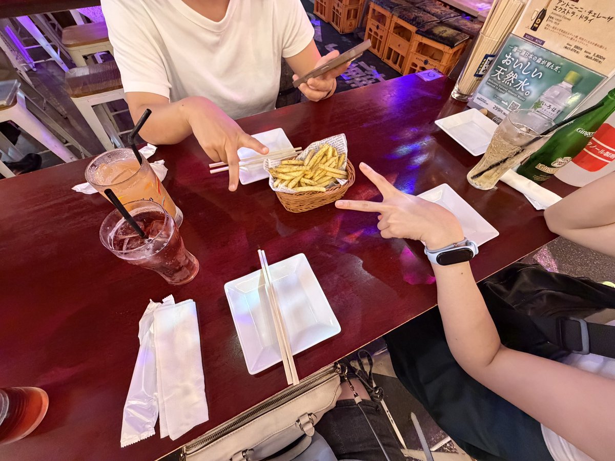 kokonaaa_'s tweet photo. 先日はうみちゃんおもちちゃんと占いに行ってきた〜🔮
うみちゃんとは数年ぶりに会ったけど相変わらず一緒にいるとおもろくてほっぺが筋肉痛になりました☺️
また遊ぼう‥ナ‥‼️ https://t.co/snymPGaOKB