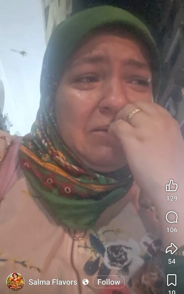 sherinhelal555's tweet photo. دي ست مصرية قررت تكافح وتفتح باب رزق ليها وفتحت مطعم فعلا من اسبوعين بالظبط، لكنها خرجت في فيديو بتبكي بسبب إن  البيع قليل والإيجار غالي وقرب إنها تدفعه ومفيش دخل يغطي الإيجار حتي لحد دلوقتي 

وده عنوانها امبابه- أرض الجمعيه - شارع الظافر - الترسانه
وده رقم تليفونها 01288051800 
أتمني القريب من عنوانها يساعدها ويطلب من المطعم
Salma Flavors ودي لينك البيدج بتاعتها

https://t.co/ZiCQtgkkgA