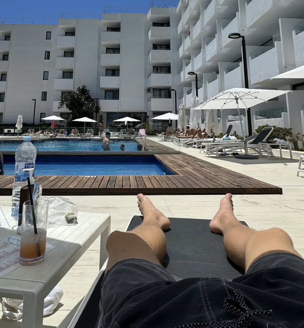 NEW69RR's tweet photo. Les vacances 💦 https://t.co/EeMM6XmTYg