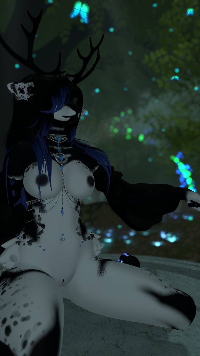 HelheimHowlress's tweet photo. Happy Titty Tuesday from the Helheim Howlress! Don't they make such nice pillows~? https://t.co/AfbDBieRLE