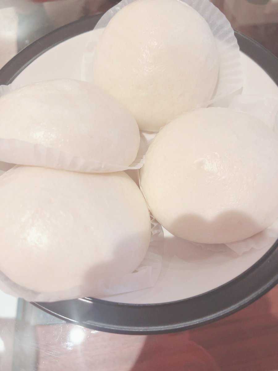 usayumechan's tweet photo. ホテルに戻ってちょっとパーティー🎉ブルガリアヨーグルトのアイスも食べたんだけど美味しかった(,,•﹏•,,) https://t.co/xYFgAxiQ7v
