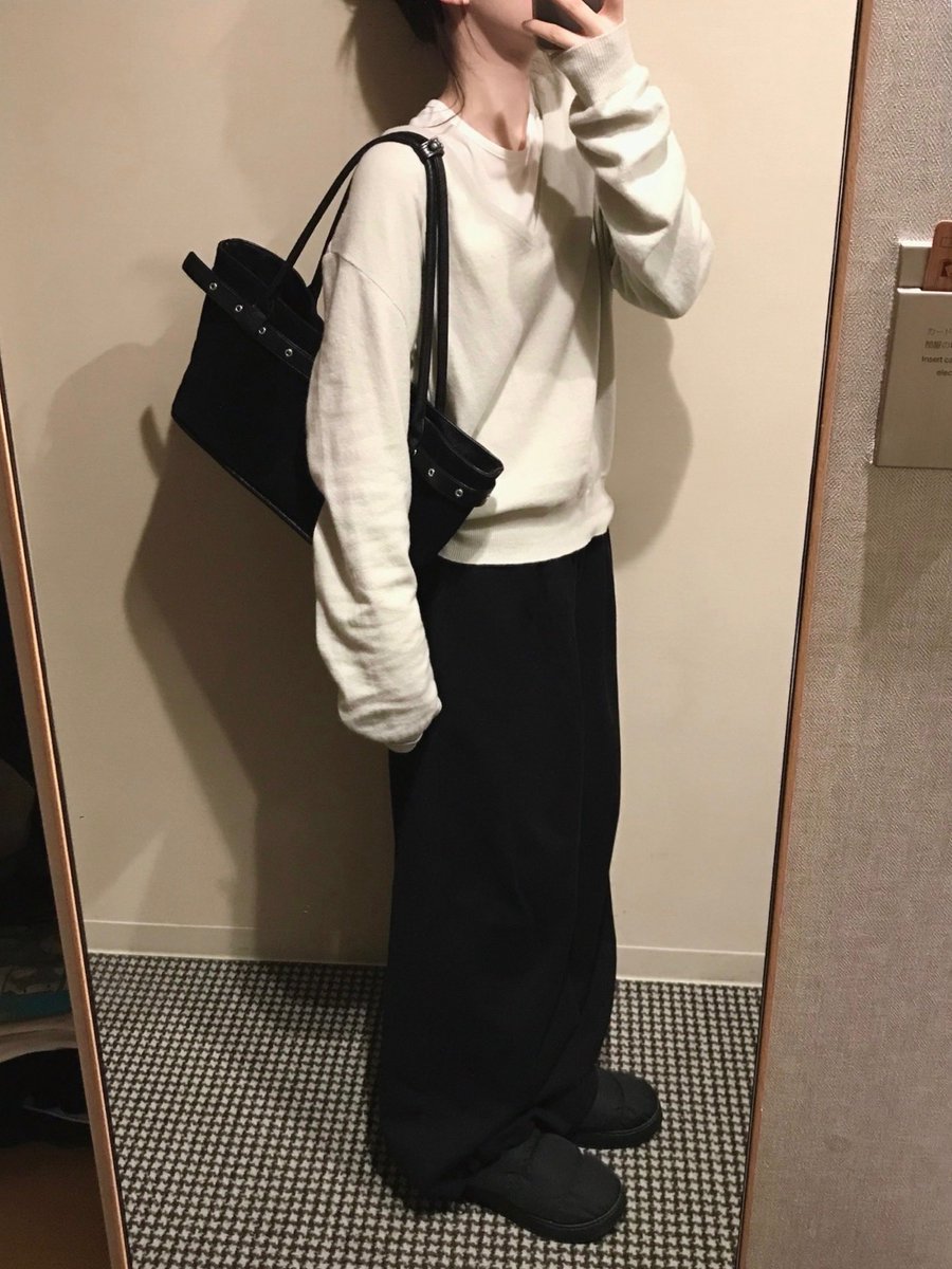 8l8913's tweet photo. 내 최애 트레이닝바지
가을겨울에 바지 하나만 입는다면 무조건 이거입음
13시간 비행할때도 입고 무릎도 안 나오고 ㅈㅉ좋음 https://t.co/p5reZirB05