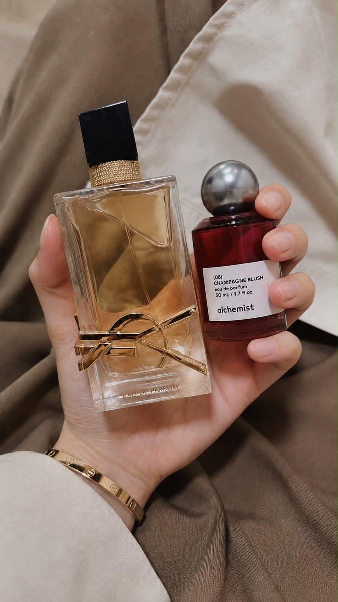 F_Helio6's tweet photo. Aku nggak berani nyebut ini dupe YSL Libre, takut bikin ekspektasi yang salah 😭

Tapi pas wanginya udah masuk dry down… aku langsung mikir, “Loh kok familiar banget ya?” 🥹

Ternyata memang ada alasan kenapa hidungku nangkep vibes yang mirip itu.... https://t.co/zWbl9AU0eN