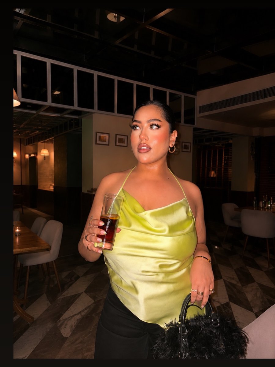 wel_junio's tweet photo. Made for warm lights and good makeup. Soft glam, glowing skin, sleek bun, and an elegant evening look. https://t.co/ASmYw7b66y