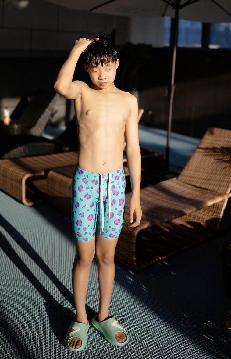 hbdk288334's tweet photo. He said this was one of his favorite styles🩳#swimming #Swimsuit #muscle #cuteboy https://t.co/HhUmeP52qt
