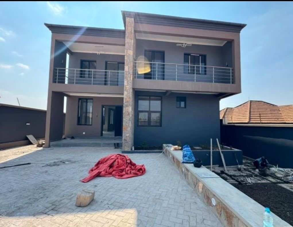 Villa de 4 chambres à vendre à Golf Tshamalale, Lubumbashi