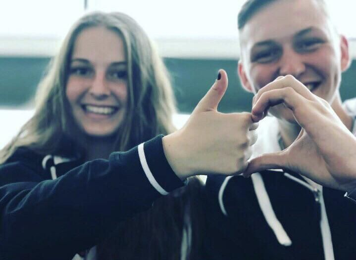 LordKArbiter903's tweet photo. I love this detail, where Robin doesn't even complete the heart. That's because Robin is 100% straight, and she only has eyes on Caelus https://t.co/2TlXTfQRuh