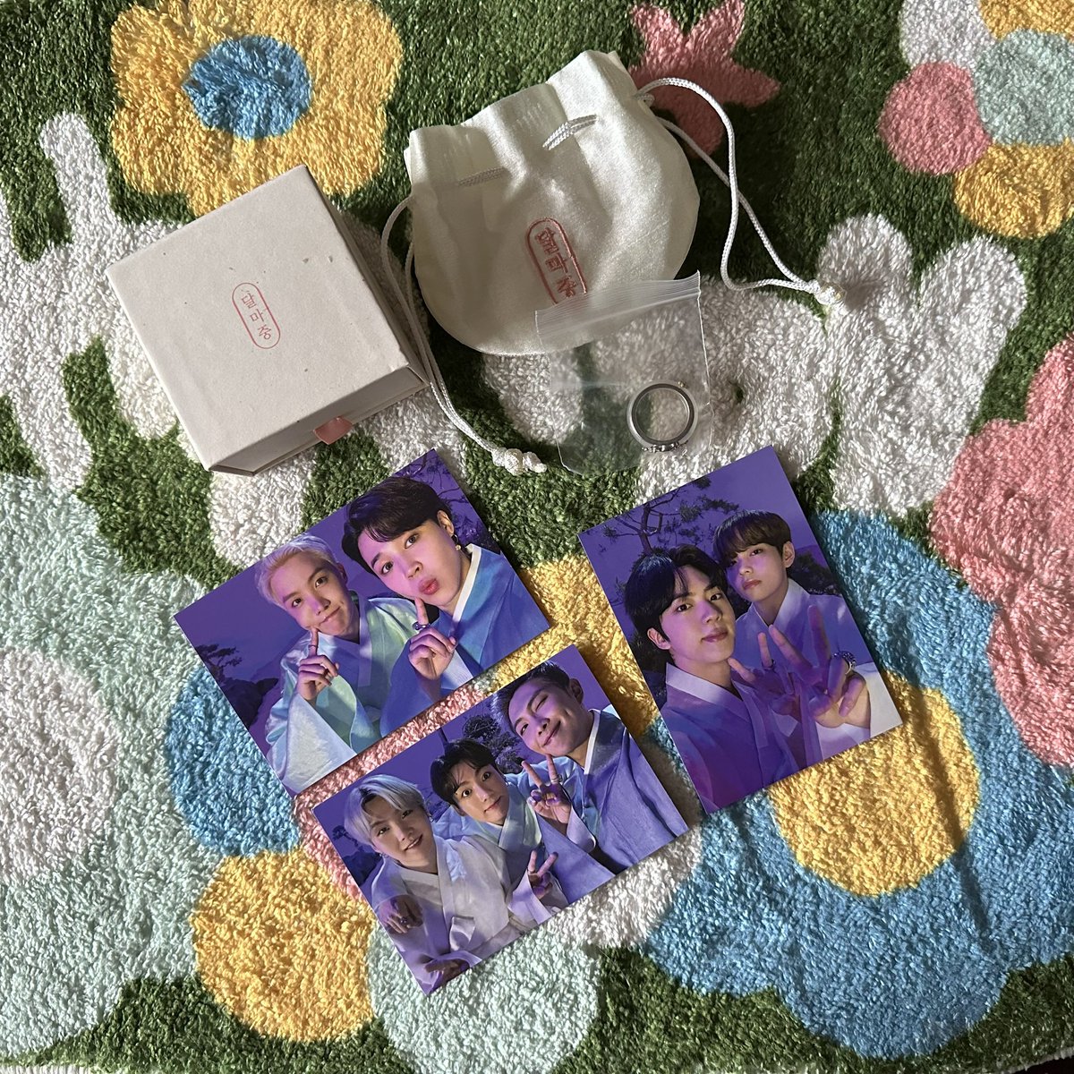 cheesecakejin_'s tweet photo. wts lfb bts ph 

2500 (nego) dalmajung twin rings with pc 

dop: prio payo | dop 1 week with nrdp (30%)
mop: bdo, gotyme, maya, gcash
mod: j&amp;t, ggx or sdd (lalamove, grab)

reply or dm to claim

bts dalmajung rm jin suga jhope jimin taehyung jungkook https://t.co/5D3L2Ovylc