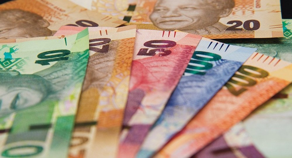 KayaNews's tweet photo. The rand has strengthened to under R 16 to the US dollar for the first time in almost six months.

The currency broke through the key level this morning.

Analysts say a weaker US dollar, rising gold and platinum prices, and strong foreign demand for South African bonds are driving gains.

Investec says about R 63.7 billion has flowed into local debt markets this year, boosting confidence.

#KayaNews #RandStrength SM