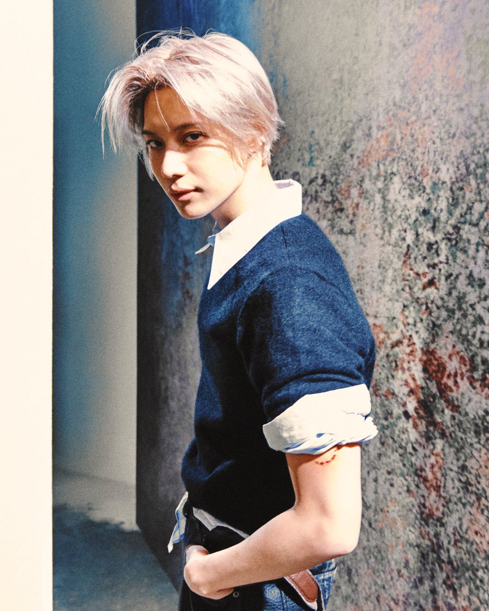 musinsaofficial's tweet photo. 아름다움 속에 숨겨진 긴장과 균열을 자신만의 미학으로 풀어낸 태민(@Taemin_Xoalsox_)의 새 EP [PHASE 1 : Soft Violence]가 8월 31일 공개됩니다. ‘Sweet Violence’와 ‘Bitter Violence’ 두 가지 콘셉트를 통해 개미, 껌, 슬라임, 상처와 녹슨 벽 등 일상적이고 상징적인 오브제를 활용해 달콤함과 씁쓸함, 부드러움과 폭력성이 공존하는 역설적인 미학을 표현했습니다. 익숙한 아름다움에 낯선 긴장감을 더해 완성한 태민만의 감각을 무신사에서 미공개 포토카드 2종과 함께 만나보세요.

𝗧𝗔𝗘𝗠𝗜𝗡 - 𝗣𝗛𝗔𝗦𝗘 1 : 𝗦𝗼𝗳𝘁 𝗩𝗶𝗼𝗹𝗲𝗻𝗰𝗲
🗓️08.31(월) 18:00 (KST) 발매

■ 온라인 / 오프라인 특전 제공
· TAEMIN(태민) PHASE 1 : Soft Violence (PHOTO BOOK Ver. / JEWEL Ver.) 구매 시, 미공개 포토카드 2종 중 1종 랜덤 증정

■ 프로모션 기간
· 온라인 : 08.19(수) 14:00 - 09.07(월) 23:59 (KST)
· 오프라인 : 09.01(화) 11:00 - 09.07(월) 22:00 (KST)
📍무신사 메가스토어 성수 B1 (서울 성동구 성수이로 62)

#무신사 #MUSINSA #태민 #TAEMIN #PHASE1_SoftViolence