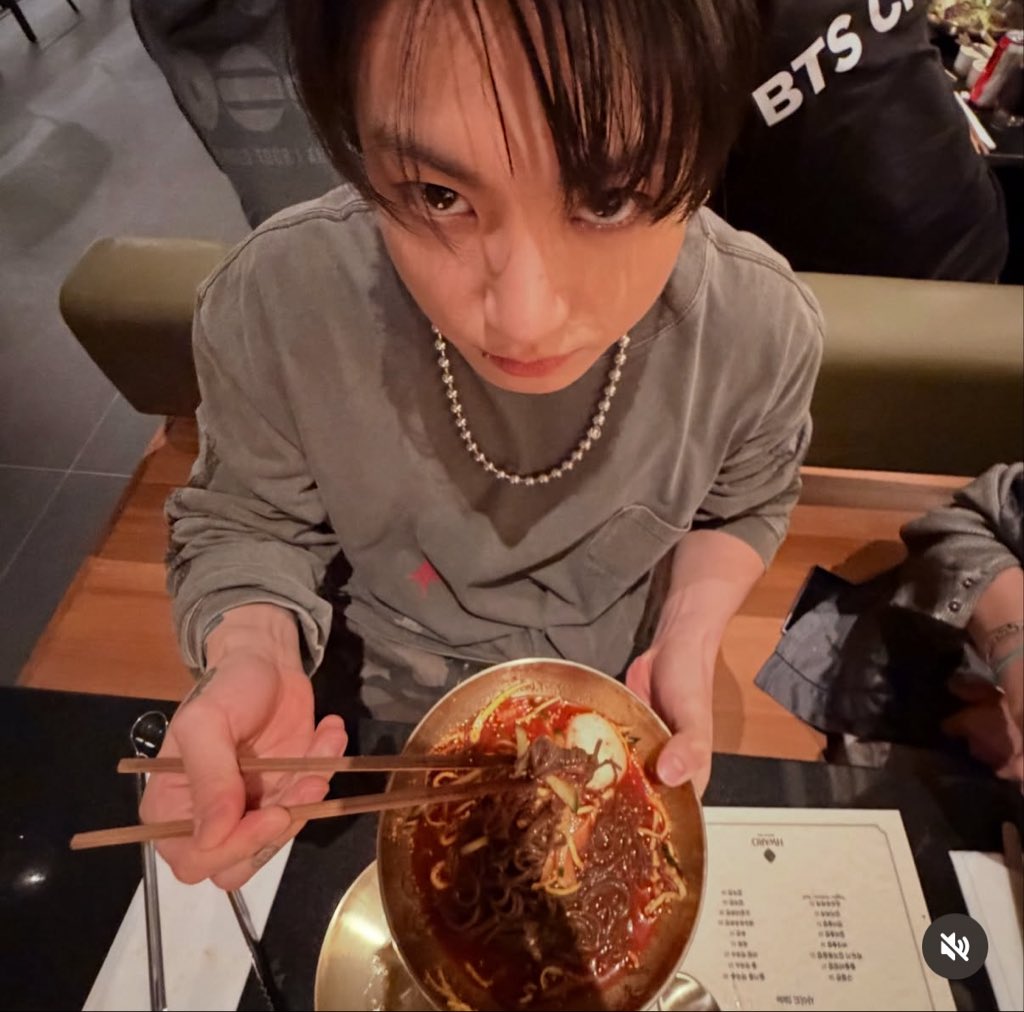 myvanillakoo's tweet photo. น้องแทเคยบอกว่ามุมนี้น้องเหมือนเด็กน้อย🫳🏼👶🏻 น่ารักอะอ้วน https://t.co/hzOfsw8jG3