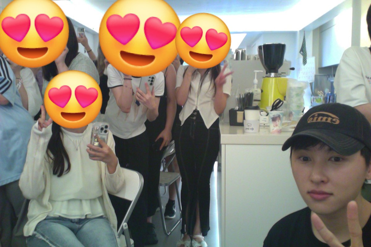 caffe_onDay's tweet photo. 🩵온리원오브 성호님 전역 이벤트🩵

혹시 사진 원본이 필요하시면 저희카페 오픈채팅으로 연락주세요🤗

#이성호 #LeeSeongho
#이성호전역카페
#다시시작되는우리의계절
#おかえりえくん https://t.co/BJns1yykPb