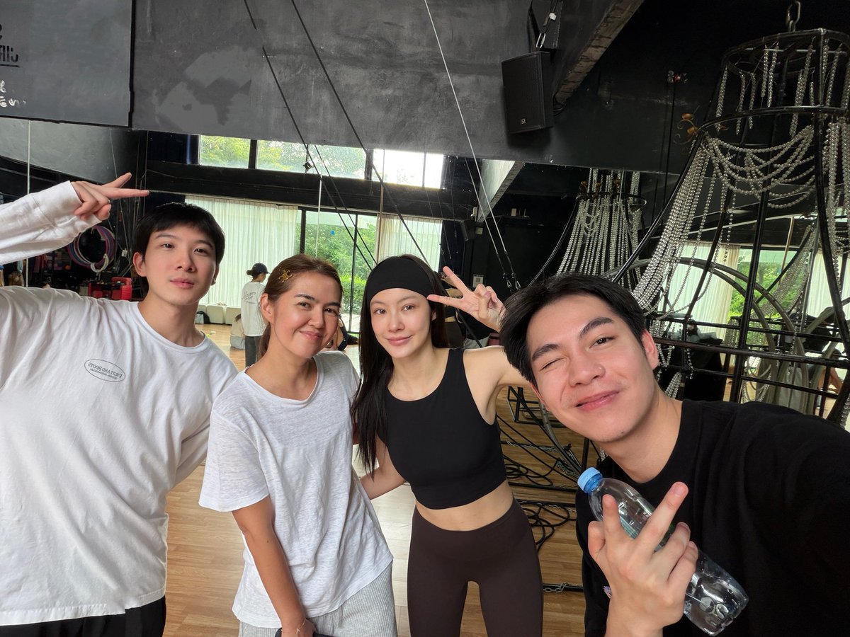 mitsuhasparkle's tweet photo. This is soooo excitinggggg 😭😭😭 finally tid is moving!!!

#เฟิร์สข้าวตัง 
#TheInvisibleDragon https://t.co/r5KRCVjvY5