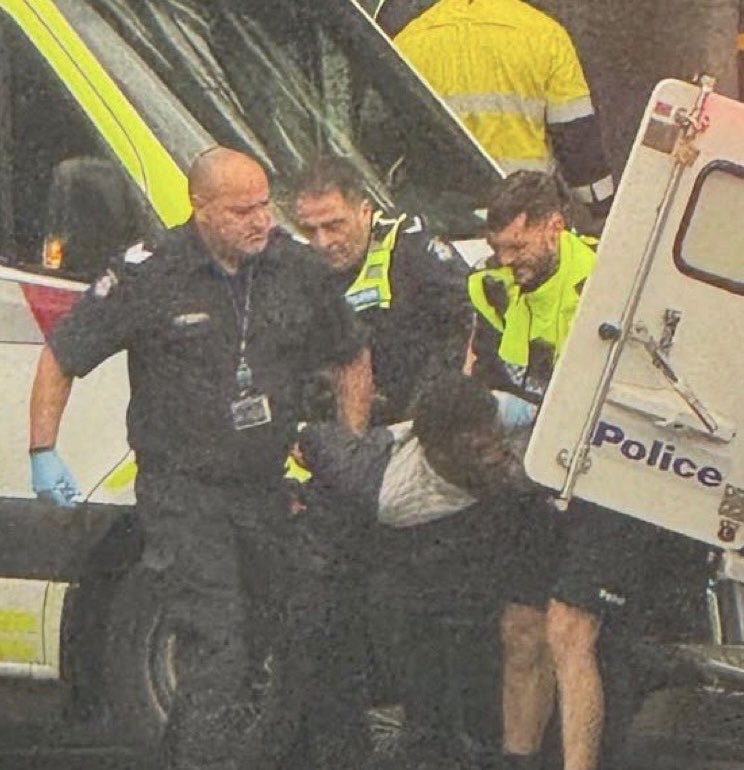 FreedomAus80100's tweet photo. This is the animal who stabbed with scissors a 10-year-old boy and a 30-year-old female. 

The following will 100% happen without One Nation in power

1/ He won’t be deported
2/ He will be released on bail https://t.co/zkh6NFtcZ9