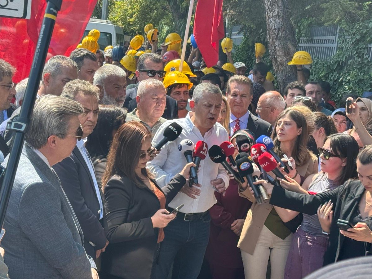 cenginyurt52's tweet photo. Sayın Genel Başkanımız Özgür Özel’le birlikte,Enerji Başkanlığı önünde eylemde bulunan Doruk Madencilik işçilerine destekteyiz.
İşçilerinin haklı mücadelesinin yanındayız.
#dorukmadencilik https://t.co/1CPR4jauLk