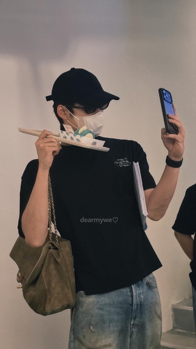dearmywe's tweet photo. HI EST 😭😭😭😭😭

#GEMMHOUSE #GMMTV #est_rvp @EstRvp https://t.co/H6bPE0ihJN