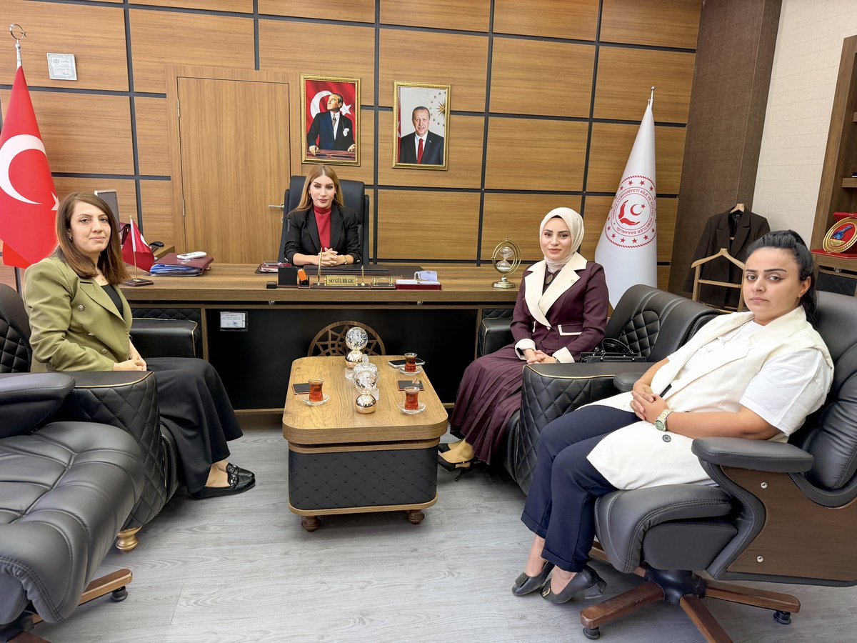 Akkadin_Hakkari's tweet photo. 📍 Hakkari 

İl Kadın Kolları Başkanımız Sayın @GunesHyv ve yönetim kurulu üyelerimizle birlikte, 

Hakkari Aile ve Sosyal Hizmetler İl Müdürü Sayın Sevgül Bilgiç ziyaret ettik. 

Nazik ev sahiplikleri ve misafirperverlikleri için kendilerine teşekkür ediyoruz. https://t.co/EeOsFyhuaz