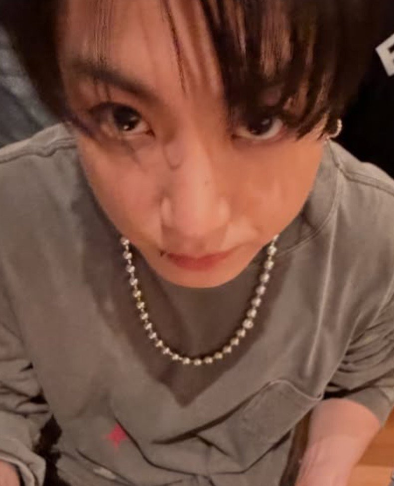 sucreyoongi's tweet photo. no one knows how much the girlies are dying for that cutie jungkookie angle https://t.co/yfPmNiL9hm