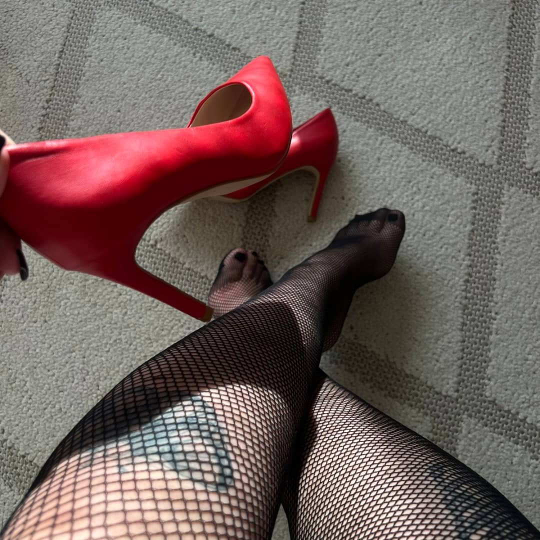 goddesshalin's tweet photo. Are you a submissive sissy slave or willing to be DM open https://t.co/WBv2WhEpoA