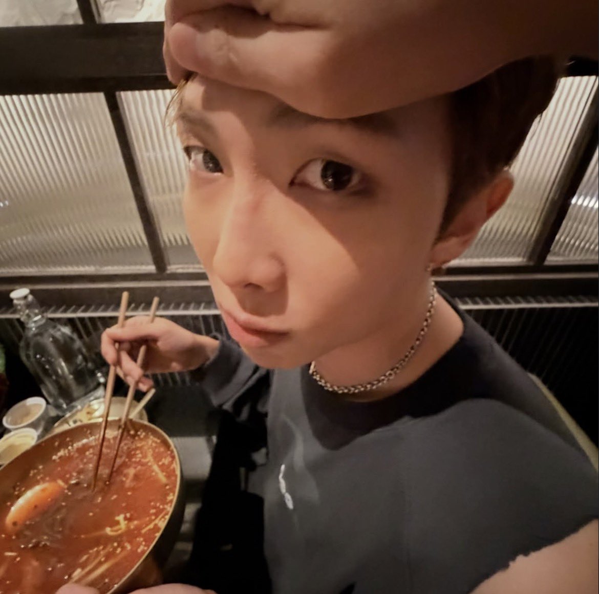 rkivethetic's tweet photo. this angle makes him look so ridiculously cute, the eyes, the little pout, EVERYTHING 😭😭 https://t.co/VhZkN5cmXN