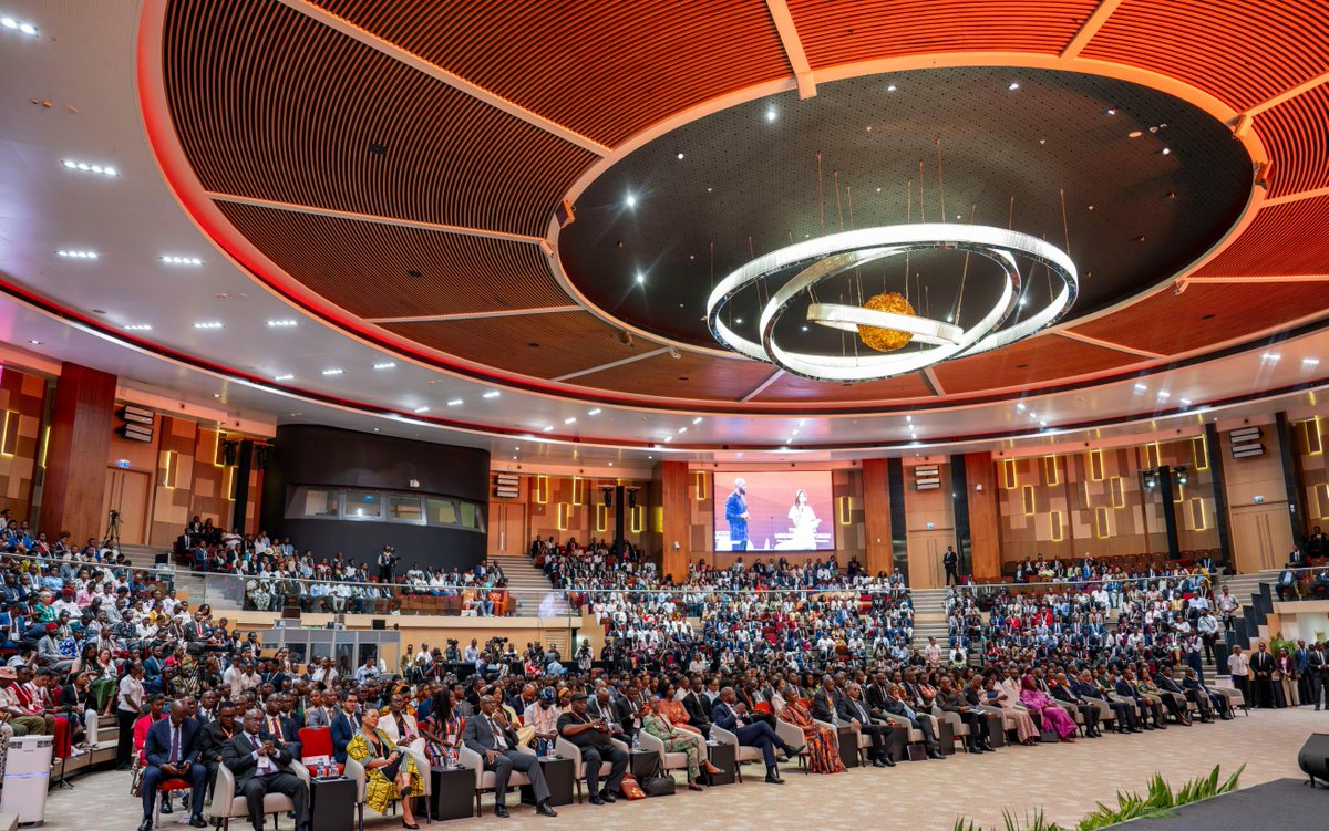 UrugwiroVillage's tweet photo. President Kagame has arrived for the Africa Mindset Reset Forum, where he joins H.E Hailemariam Desalegn, former Prime Minister of Ethiopia and co-founder @ASG_Africa, H.E. Prof. Jane Naana Opoku-Agyemang, Vice President of Ghana, H.E. Thabo Mbeki, Former President of the Republic of South Africa, Dr. Sidi Ould Tah, President of the African Development Bank, for a conversation on the Forum’s theme: “From Pan-Africanism to Meta-Africanism”. The discussion will explore how Africa can build on the dignity and solidarity of Pan-Africanism to establish Meta-Africanism as its next chapter, resetting how the continent thinks, leads, builds and educates. #MindsetReset2026