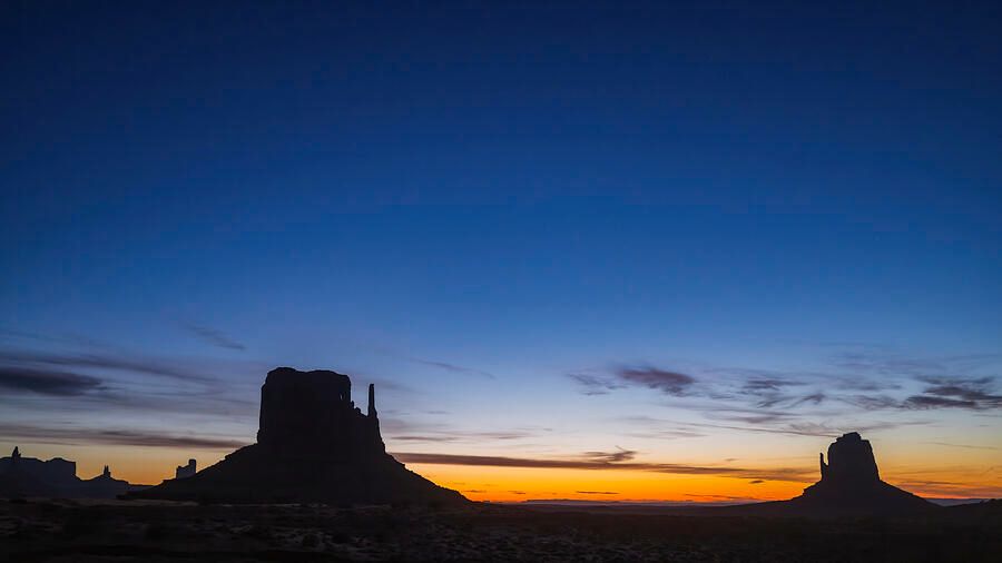 joancarroll's tweet photo. Monument Valley Blue Hour! https://t.co/dqkwjRAWEX #bluehour #sunrise #dawn #rockformations #landscape #desert #panorama #silhouette #monumentvalley #arizona #artforsale #wallartforsale #giftideas @joancarroll https://t.co/vB3jwSIu1W