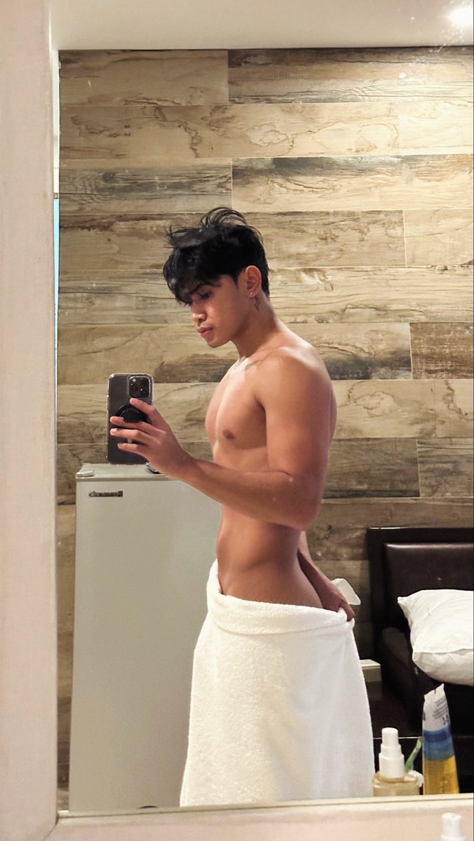 EurickMax's tweet photo. Tanned 🦦 https://t.co/76KoCxaYDe