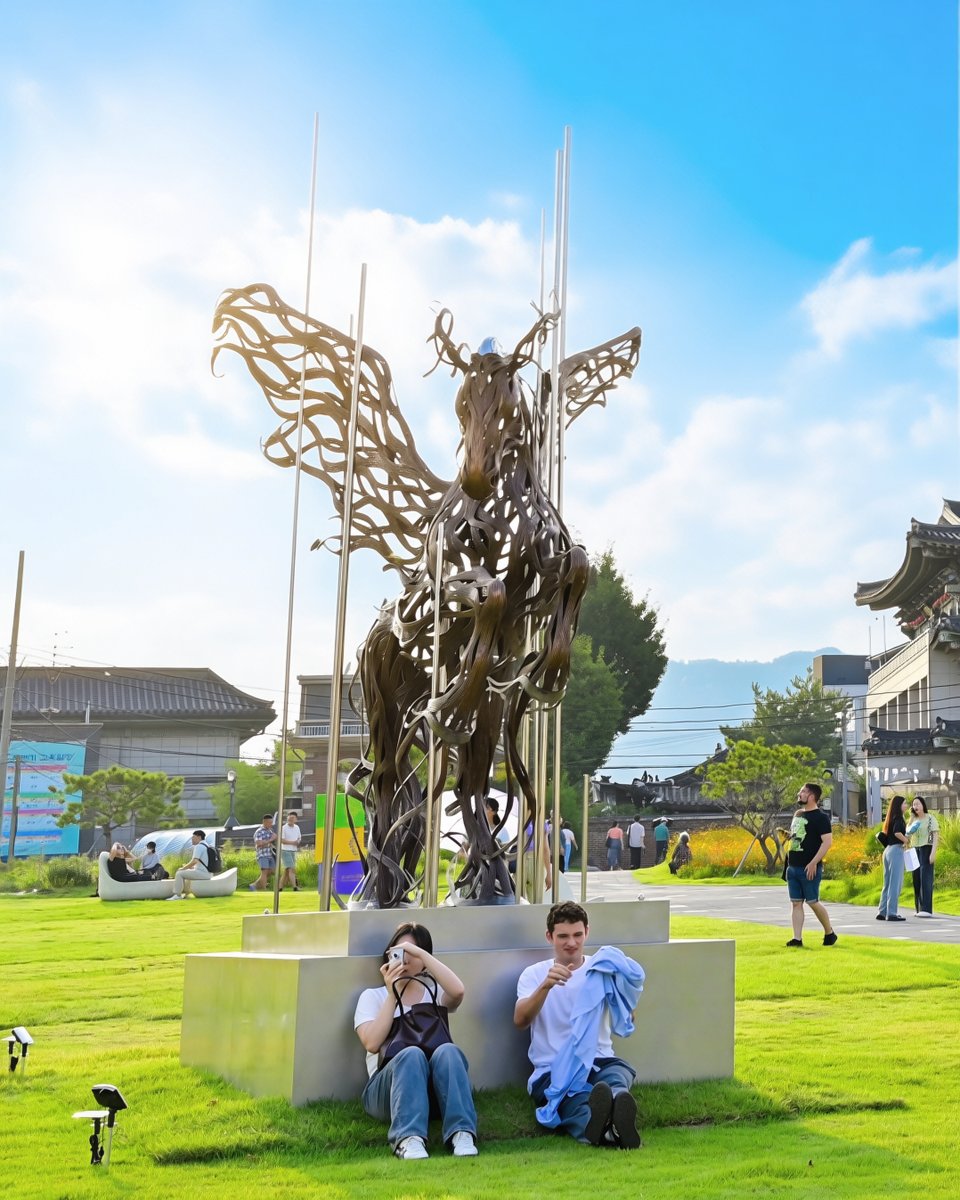 Seoul_gov's tweet photo. 🗿 Art takes over everyday Seoul!

Discover 123 sculptures across plazas, parks &amp; the Hangang River at the #SeoulSculptureFestival. ✨

🔗 https://t.co/9h8gd3Bni4 https://t.co/ZCcFTrPQEp