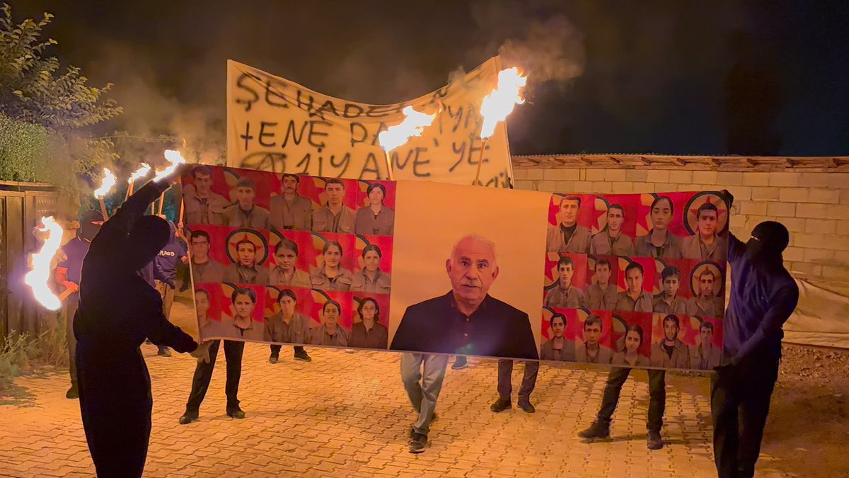 giravi_____'s tweet photo. "Şehadet ne tenê dawiya jiyanê ye"
 #Gever https://t.co/1YKZhtxhPj