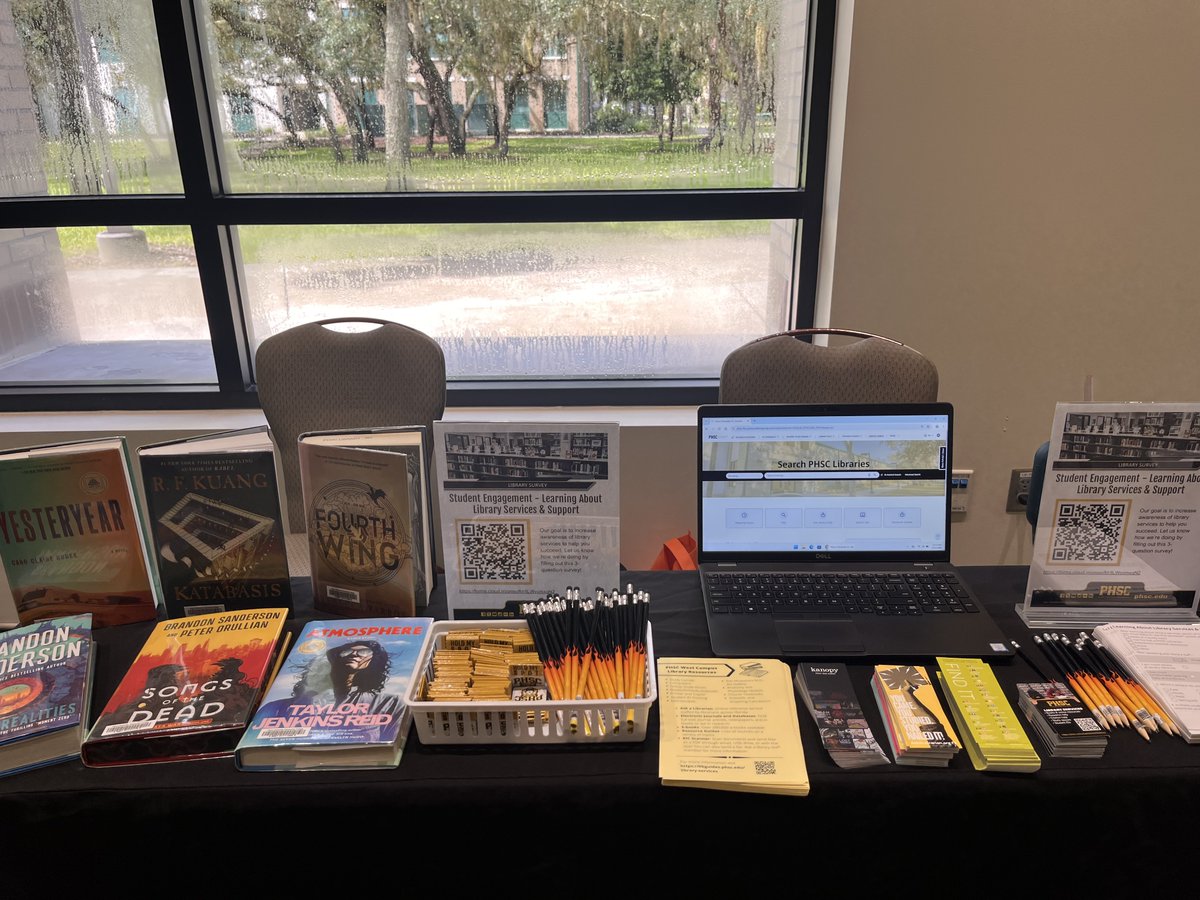 PHSCLibraries's tweet photo. Over at #PHSCWestCampus for your baked potato with #PHSCedu Student Engagement &amp; Experience? Swing on by to see out #PHSCLibraries table to learn what resources we have to provide to you this academic semester! https://t.co/KBpluewlQm