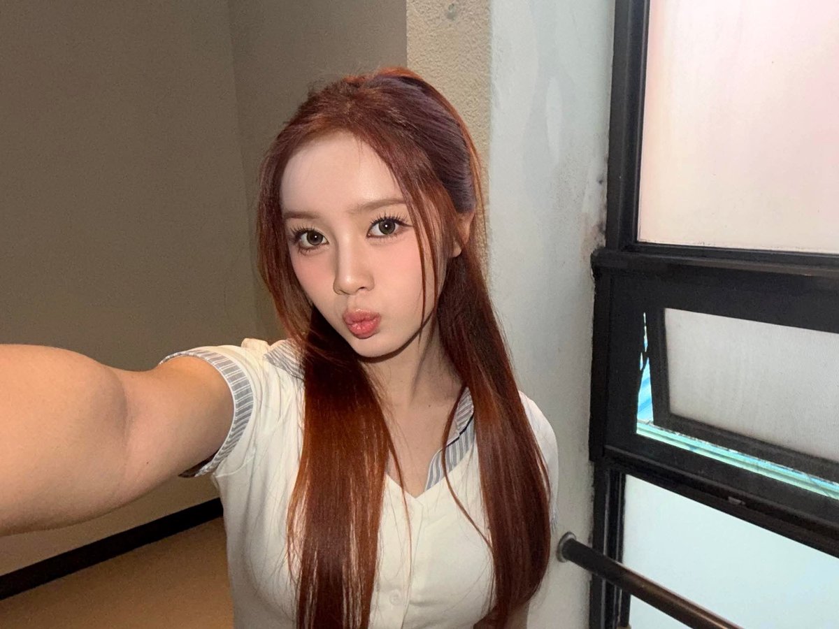 UNIS_offcl's tweet photo. #UNIS #유니스
#ELISIA #엘리시아 https://t.co/spUuD7ubu2