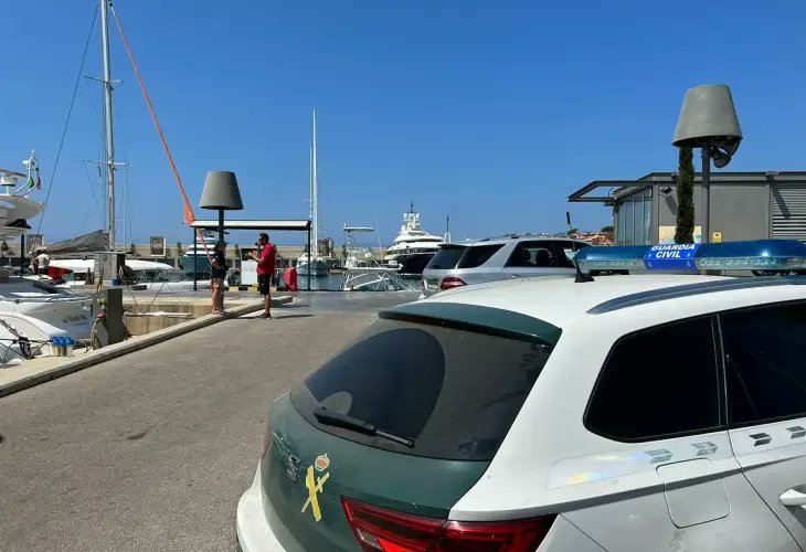RadioCalvia's tweet photo. El cuerpo sin vida de un hombre ha sido hallado este martes en aguas de Port Adriano.

Ésta y otras noticias, la agenda y la actualidad deportiva del municipio en el #Informativo📰 de Radio Calvià.

🎧👉https://t.co/P5hwregDY0 https://t.co/h3UEyKoigH