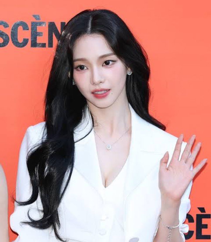 bdgnv7c's tweet photo. @butterflyflyye Sejak w korea gue malah mikir karina makin PD menghargai tubuhnya sendiri. Krn sblm TMA ada miss en scene, dmn karina cakep banget disana https://t.co/tvVeLHpRoE
