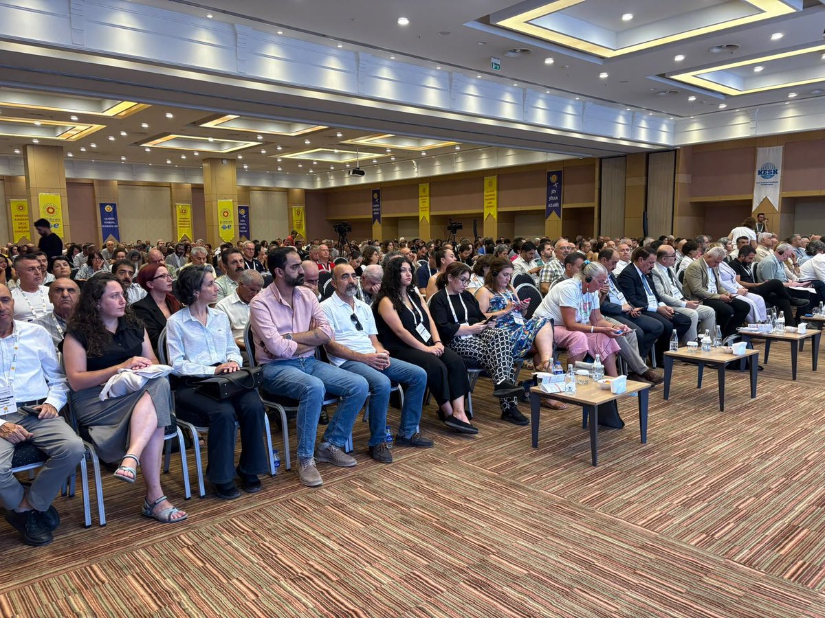 halkinhaklari's tweet photo. Eğitim-Sen'in düzenlediği Eşitlik ve Özgürlük için Demokratik Eğitim Kurutayı’nda eğitim emekçileriyle bir aradayız.

Genel Başkanımız Sevinç Hocaoğulları "Eğitim alanı çok büyük bir dinamik barındırıyor. Bunu sizlerin eğitimde şiddete karşı Kızılay’ı kuşatan iradenizde gördük." https://t.co/HAQZIAF3Xq