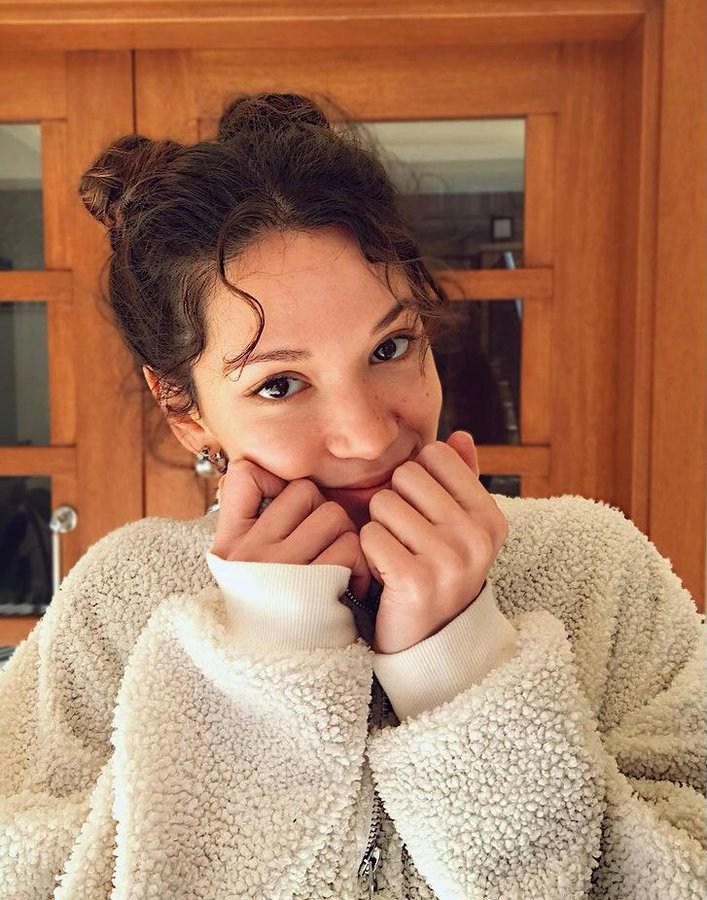 MyDearBits's tweet photo. We miss seeing you, talented girl💛 #hazalsubaşı . https://t.co/Txn4FnuBrm