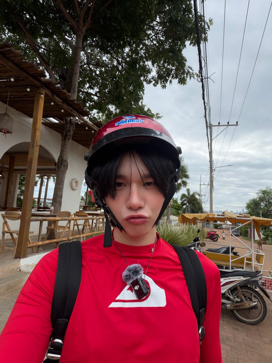 ohmkrit's tweet photo. สาวววว ขี่ฟีโน่แดงงง ♥️
#ที่สามตามหารักEP2 https://t.co/4McFXGdIPu